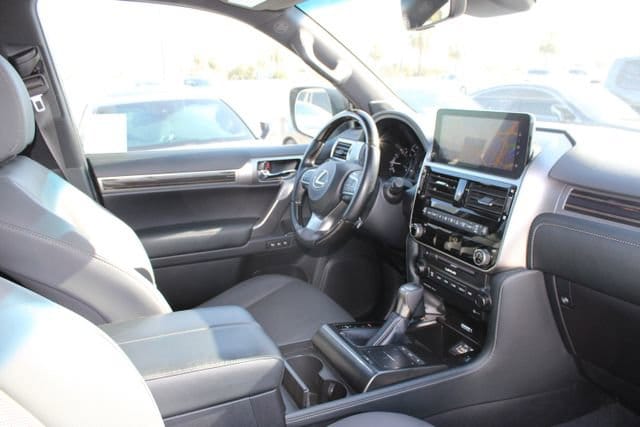 2023 LEXUS GX 460 photo 5