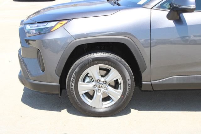 2024 Toyota RAV4 XLE photo 4