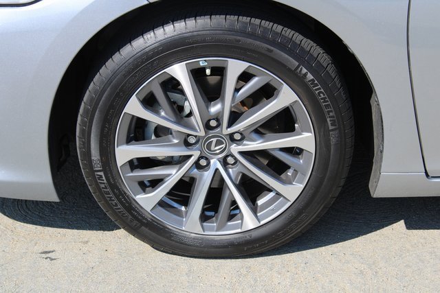2022 Lexus ES 350 photo 4