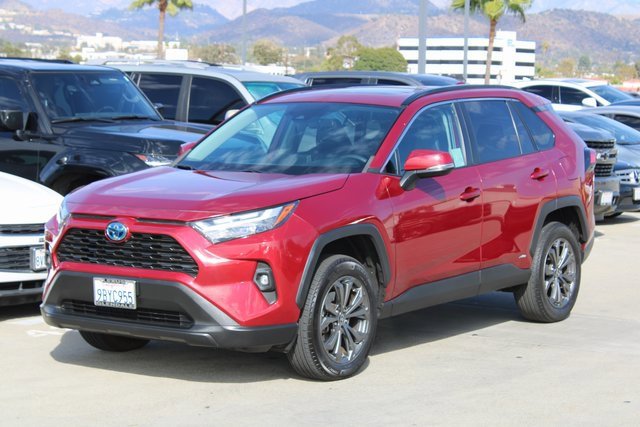 2022 Toyota RAV4 XLE Premium photo 3