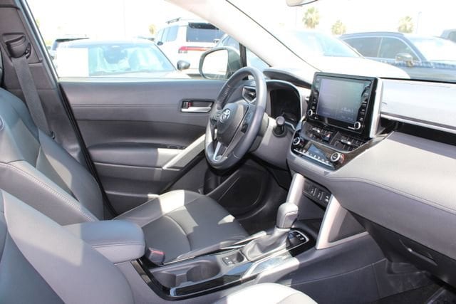2022 Toyota Corolla Cross XLE photo 5