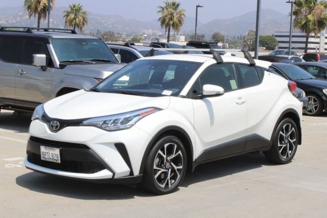 2020 Toyota C-HR XLE photo 3