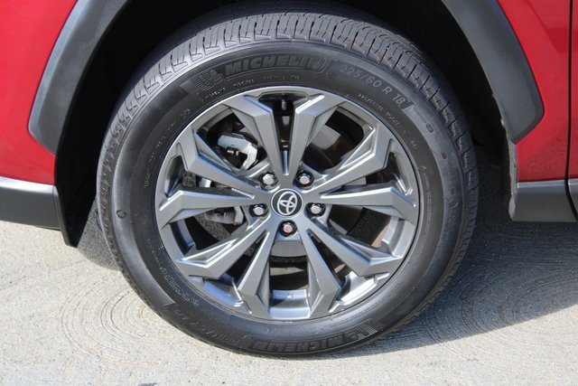 2022 Toyota RAV4 XLE Premium photo 4