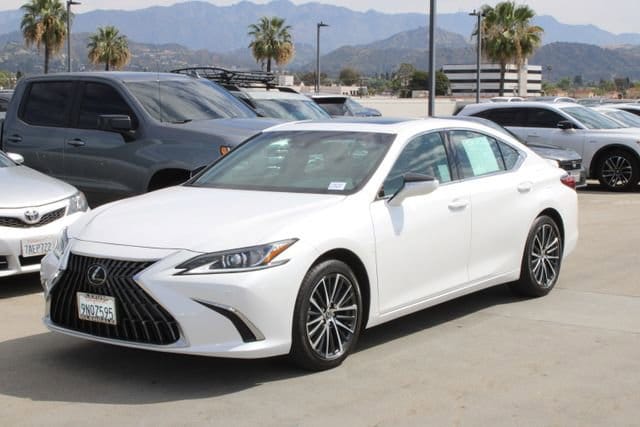 2024 LEXUS ES 300h Base photo 3