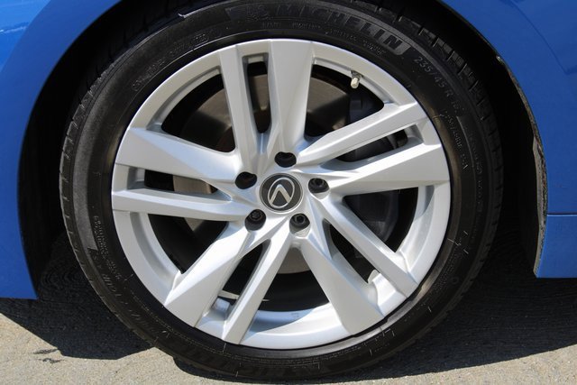 2021 Lexus IS 300 photo 4