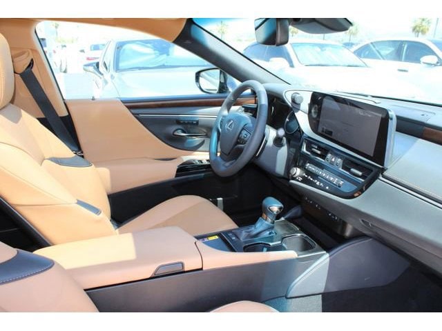 2025 LEXUS ES 300h Base photo 5