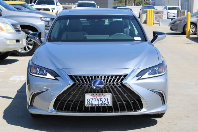 2022 Lexus ES 300h photo 2