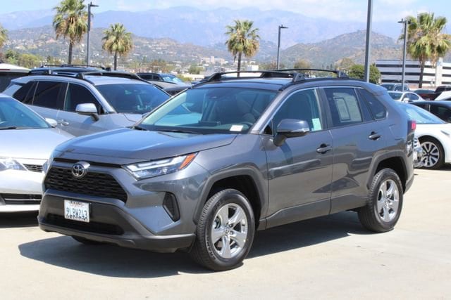 2024 Toyota RAV4 XLE photo 3