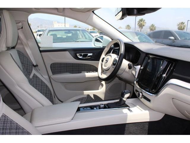 2020 Volvo V60 Cross Country T5 photo 4