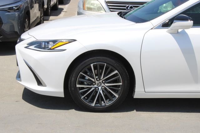 2024 Lexus ES 300h Base photo 4