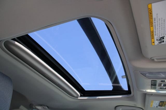 2025 Toyota RAV4 Hybrid XLE photo 6