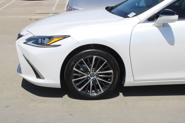 2024 LEXUS ES 300h Base photo 4