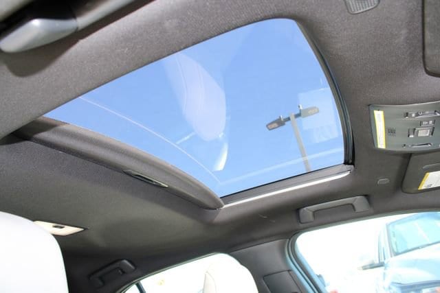 2025 LEXUS UX 300h photo 6