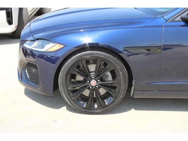 2022 Jaguar XF SE photo 4