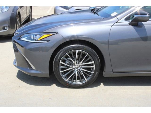 2023 LEXUS ES 300h photo 4