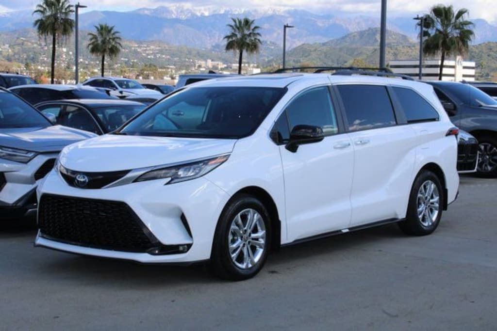 Used 2023 Toyota Sienna XSE 7 Passenger Van Passenger Van