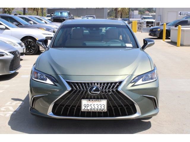 2025 LEXUS ES 300h Base photo 2