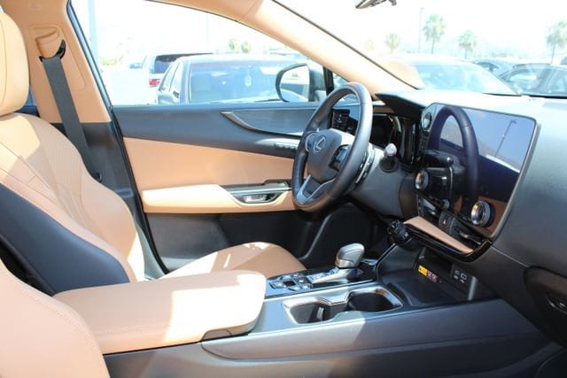 2022 LEXUS NX 450h+ Luxury photo 5