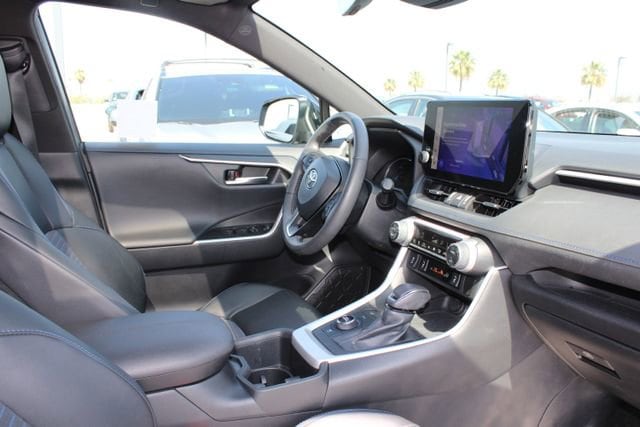 2024 Toyota RAV4 Hybrid XSE photo 5