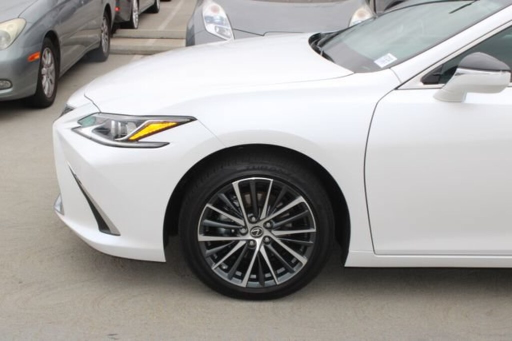 Certified 2025 Lexus ES 300h Base Sedan