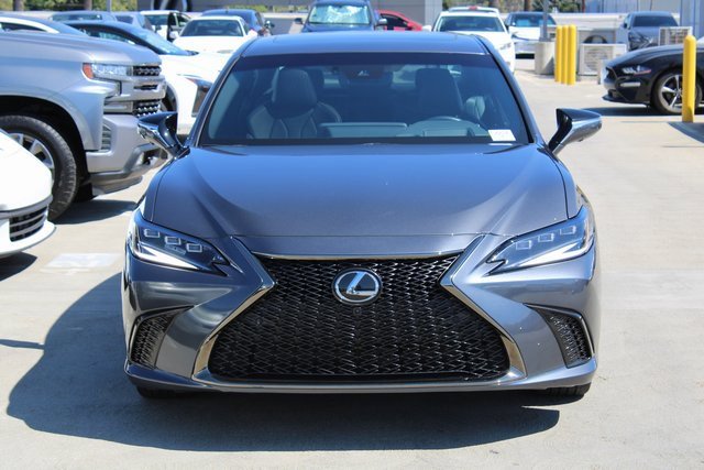 2024 Lexus ES 300h photo 2