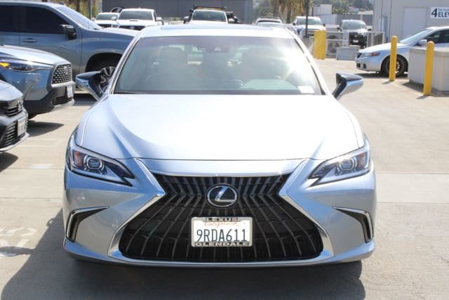 2025 LEXUS ES 300h Base photo 2
