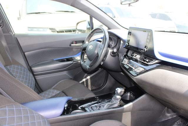 2020 Toyota C-HR XLE photo 5