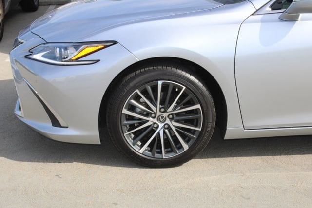 2024 LEXUS ES 350 photo 4