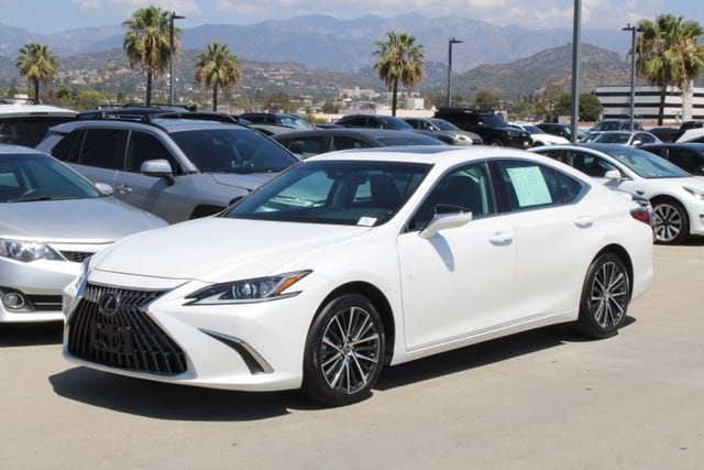 2024 LEXUS ES 300h Base photo 3