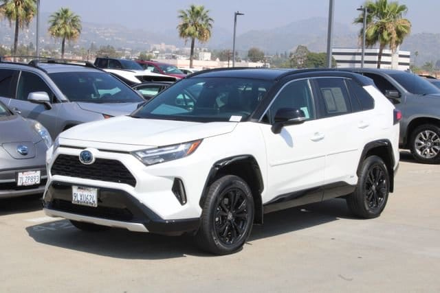 2024 Toyota RAV4 Hybrid XSE photo 3