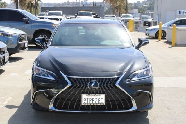 2025 LEXUS ES 300h Base photo 2