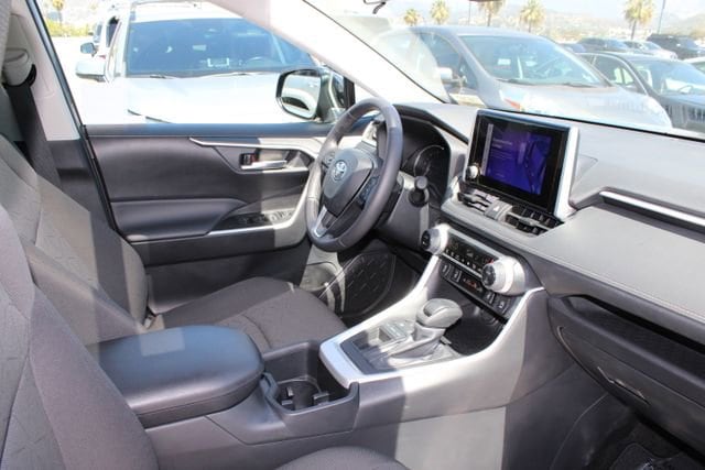 2024 Toyota RAV4 XLE photo 5