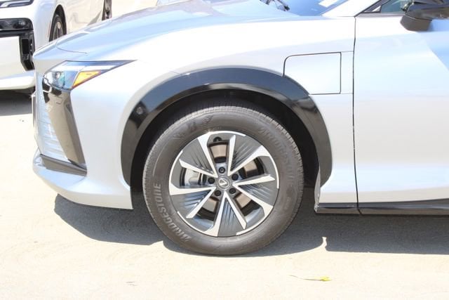2023 LEXUS RZ 450e Premium w/18" Wheel photo 4