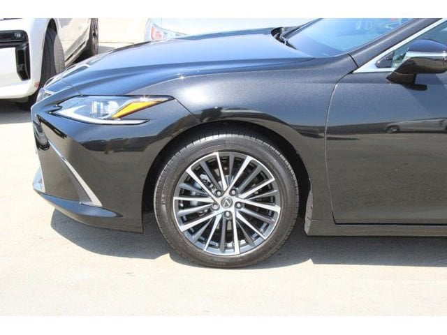 2025 LEXUS ES 300h Base photo 4