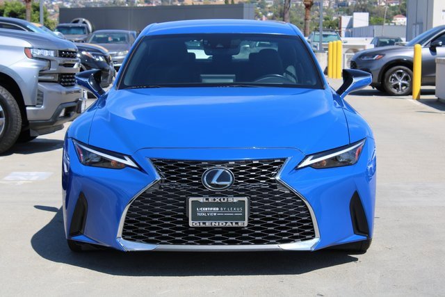 2021 Lexus IS 300 photo 2