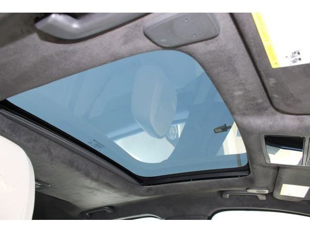 2022 Jaguar XF SE photo 6