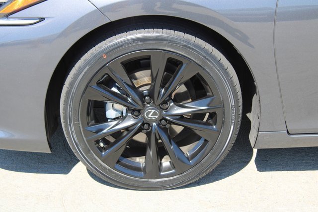 2024 Lexus ES 300h photo 4