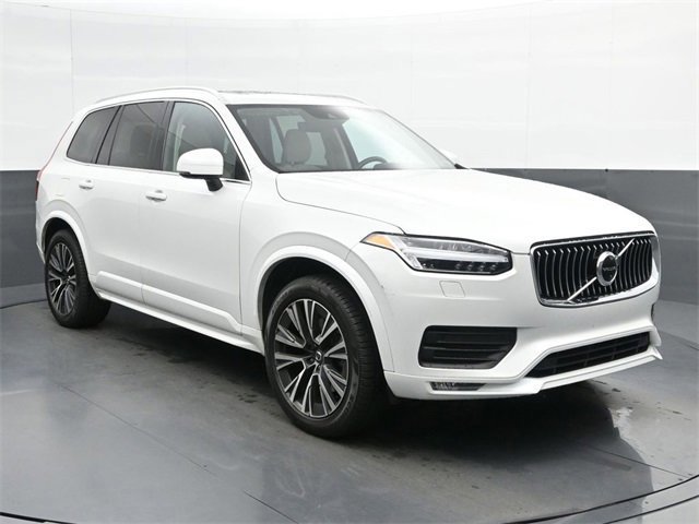 2022 Volvo XC90 Momentum photo 2