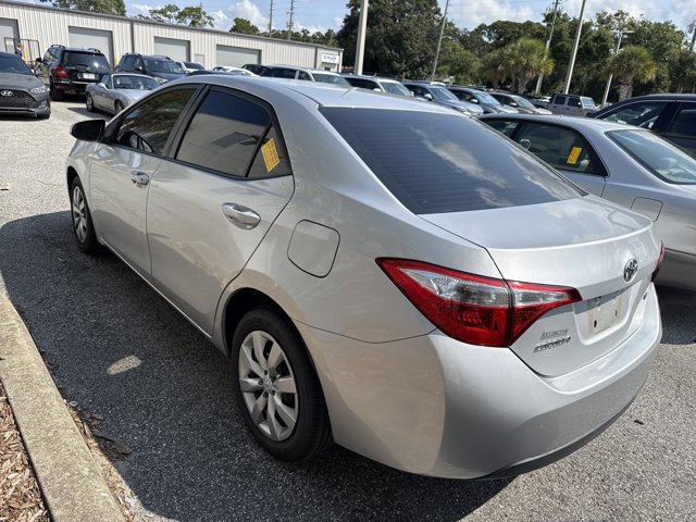 2016 Toyota Corolla LE photo 3