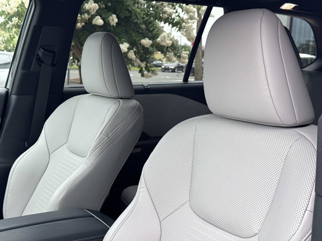 2025 Lexus TX Premium - Photo 13