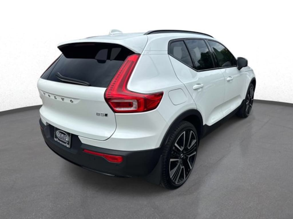 Used 2024 Volvo XC40 Ultimate Dark Theme