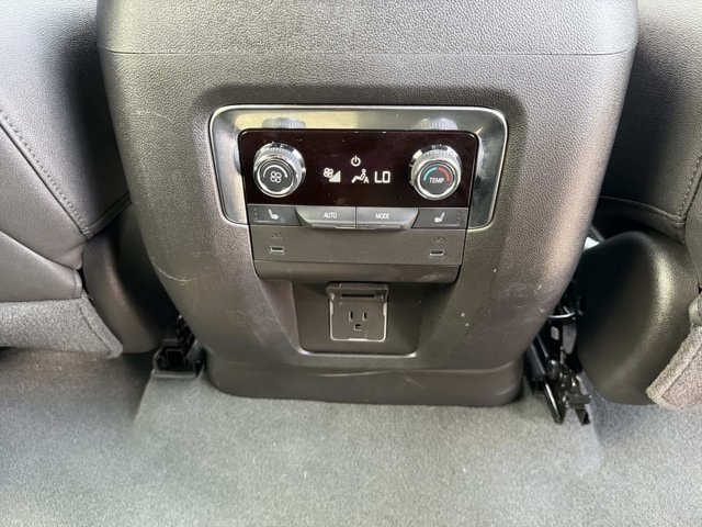 2025 Chevrolet Suburban Premier - Photo 18