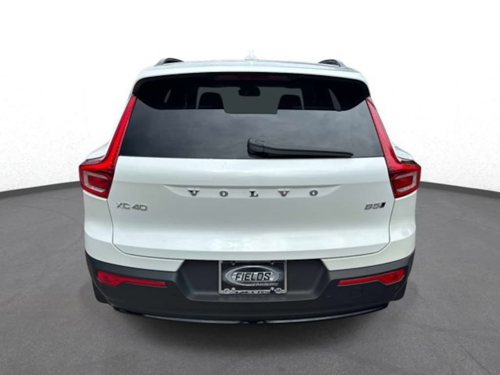 Used 2024 Volvo XC40 Ultimate Dark Theme