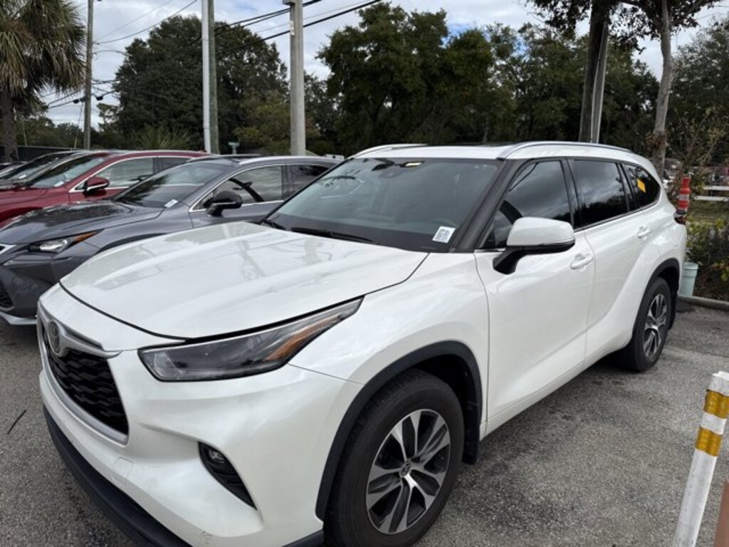 Used 2021 Toyota Highlander XLE