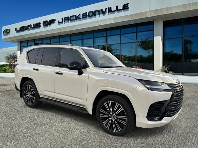 2025 Lexus LX Luxury's photo