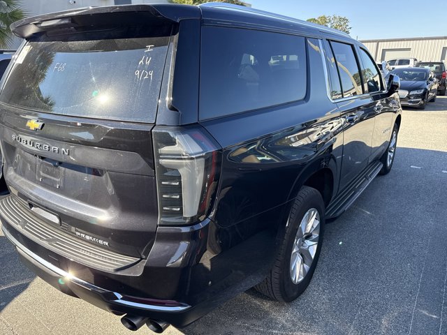 2025 Chevrolet Suburban Premier photo 2