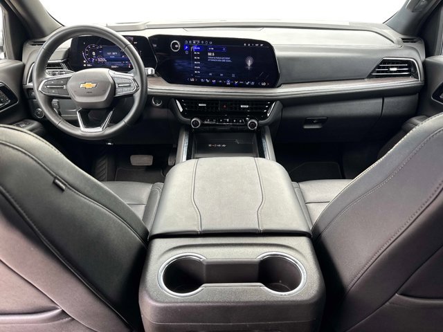 2025 Chevrolet Suburban Premier - Photo 17