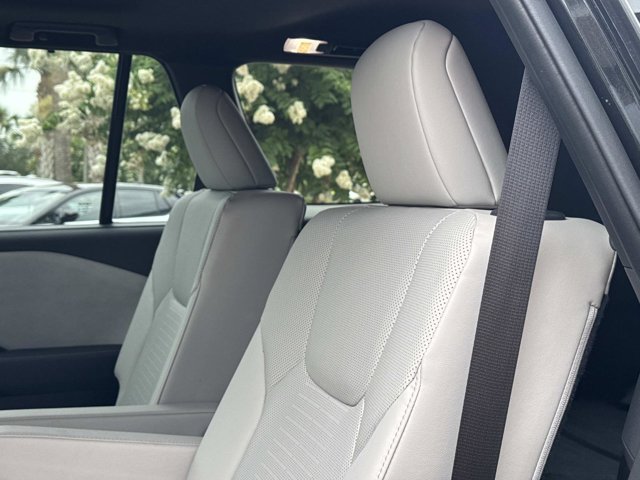 2025 Lexus TX Premium - Photo 18