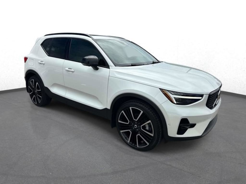 Used 2024 Volvo XC40 Ultimate Dark Theme
