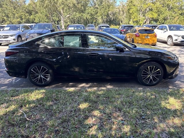 2025 Lexus ES 350 photo 2